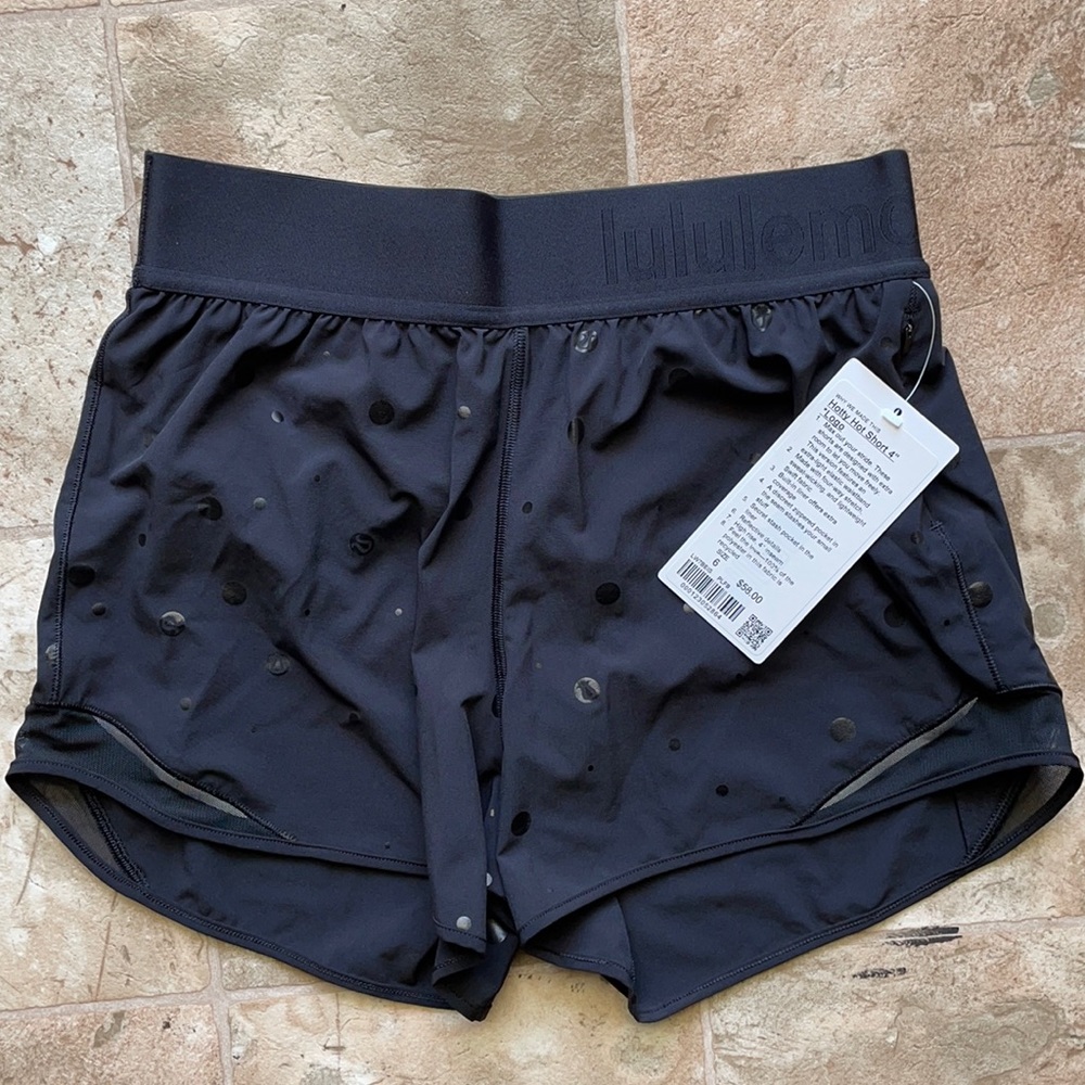 NWT Lululemon Hotty Hot Shorts Logo Dot 4in